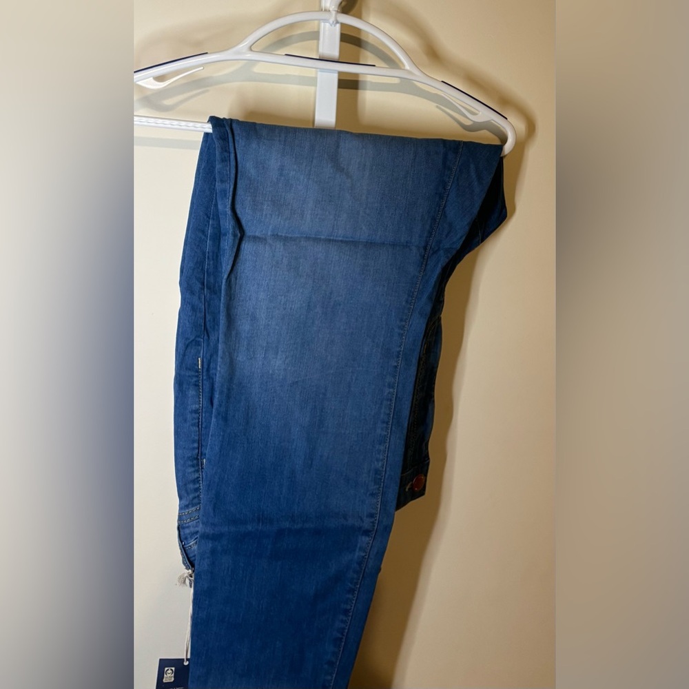 Ladies Light Wash Blue Jeans-18W